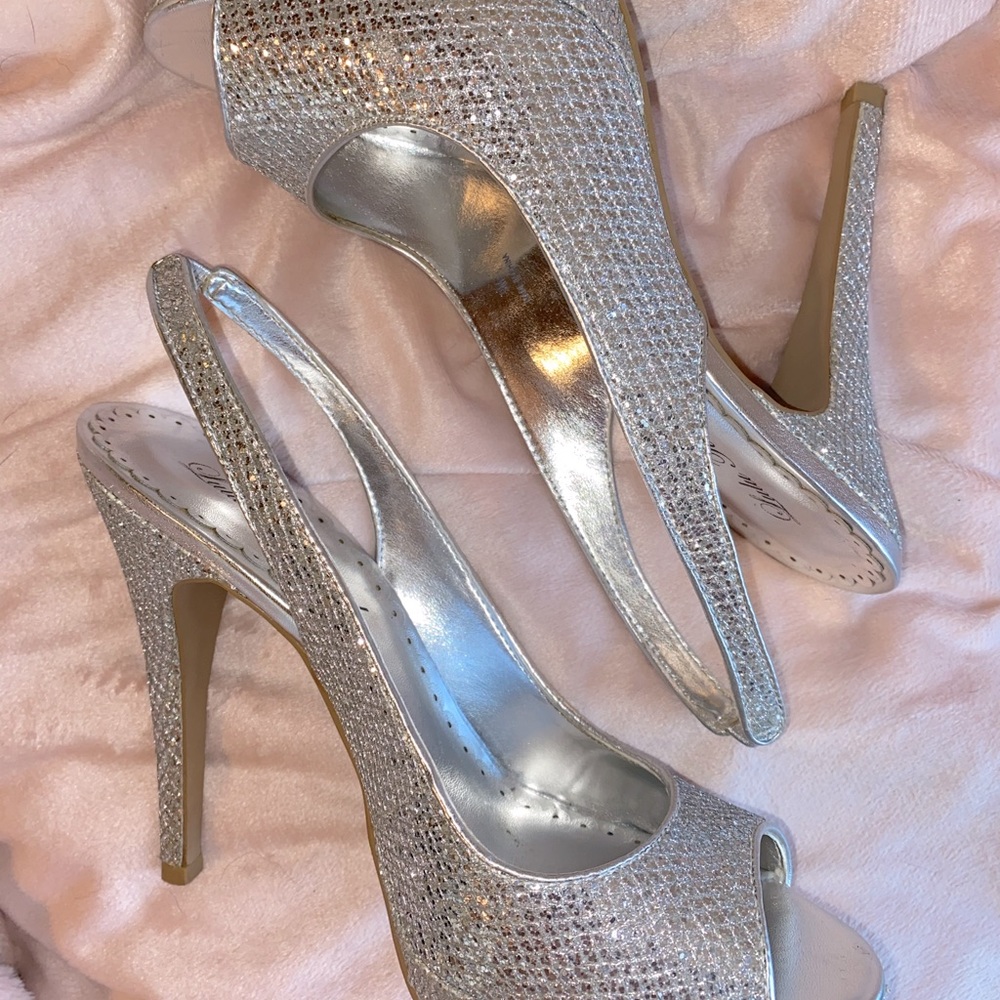 EUC Lulu Townsend silver sparkle peep toe pumps.